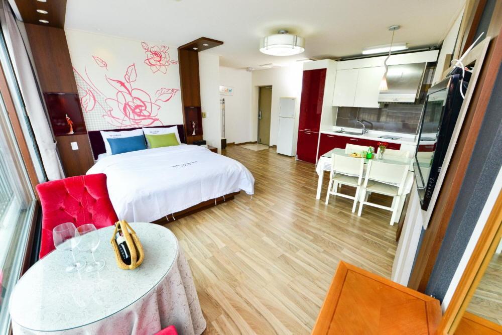 Moonlight Blue Pension Капхён Экстерьер фото